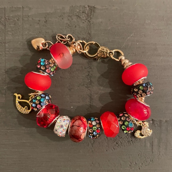 Custome made bracelets, keychains and other items handmade like these - Picture 10 of 13